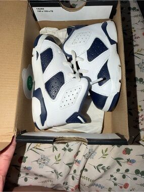Air Jordan retro 6 toddler sneakers size 6c